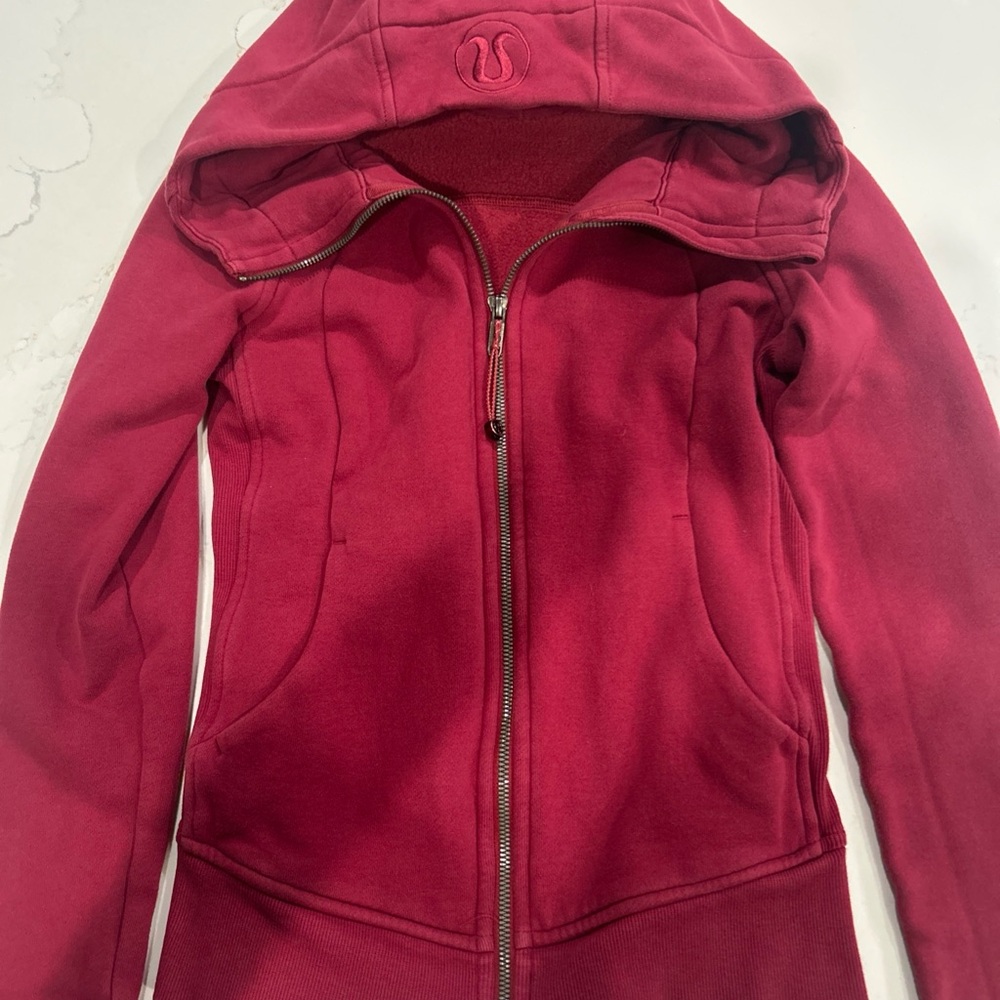 Lululemon Pomegranate Scuba